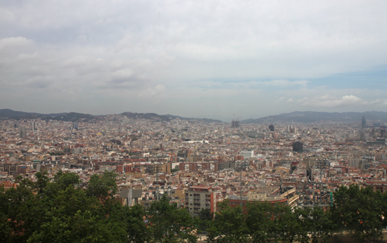 Вид на Барселону с канатной дороги на холм Монжуик