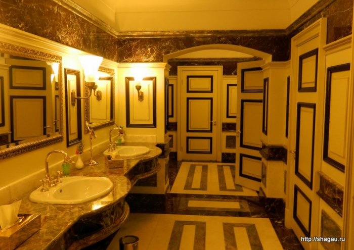 Исторический туалет-музей в ГУМе фотография 6
