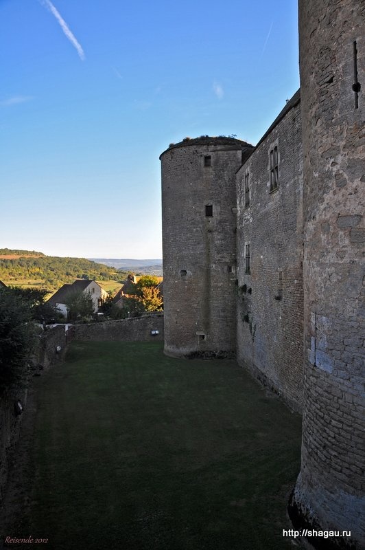 Стены замка Шатенеф