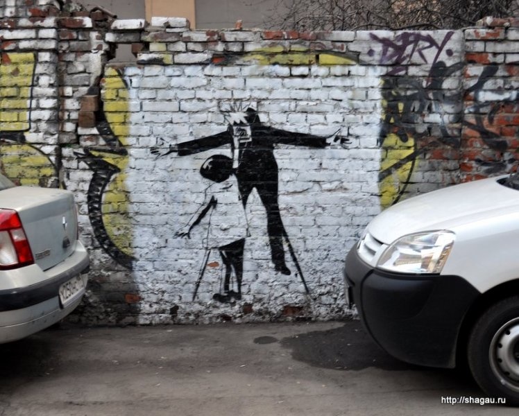 Граффити во дворе в Хохловском переулке Москвы фотография 5