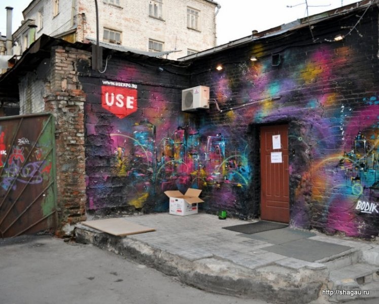 Граффити во дворе в Хохловском переулке Москвы фотография 10