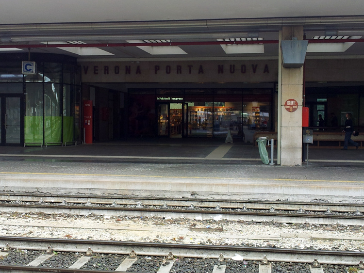 Железнодорожный вокзал Вероны Порто Нуова , Stazione Porta Nuova фотография 1