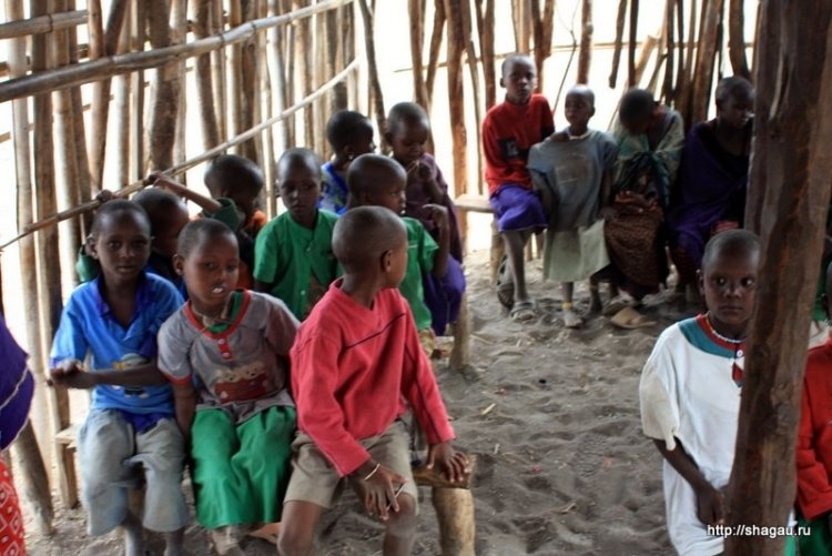 Колоритная Танзания: деревня масаев фотография 9
