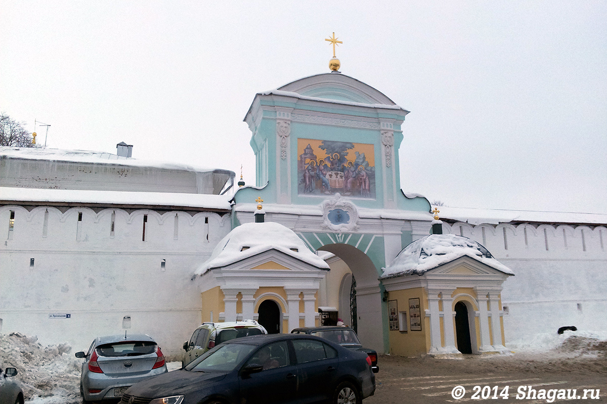 Вход в Ипатьевский монастырь