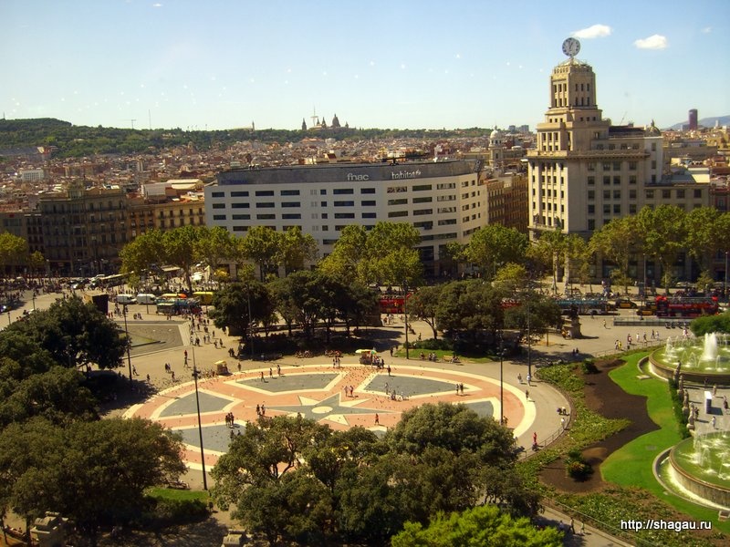 Вид на площадь из торгового центра
