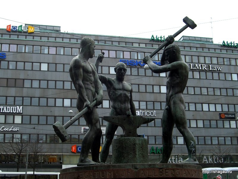 Памятник трем кузнецам в Хельсинки