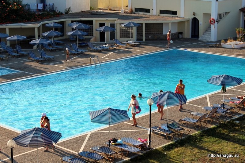Бассейн в отеле на Крите