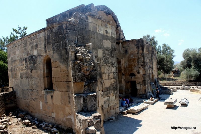 Руины базилики Святого Тита
