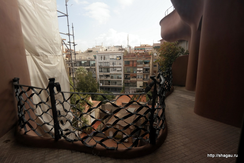 Вид с балкона дома Мила в Барселоне