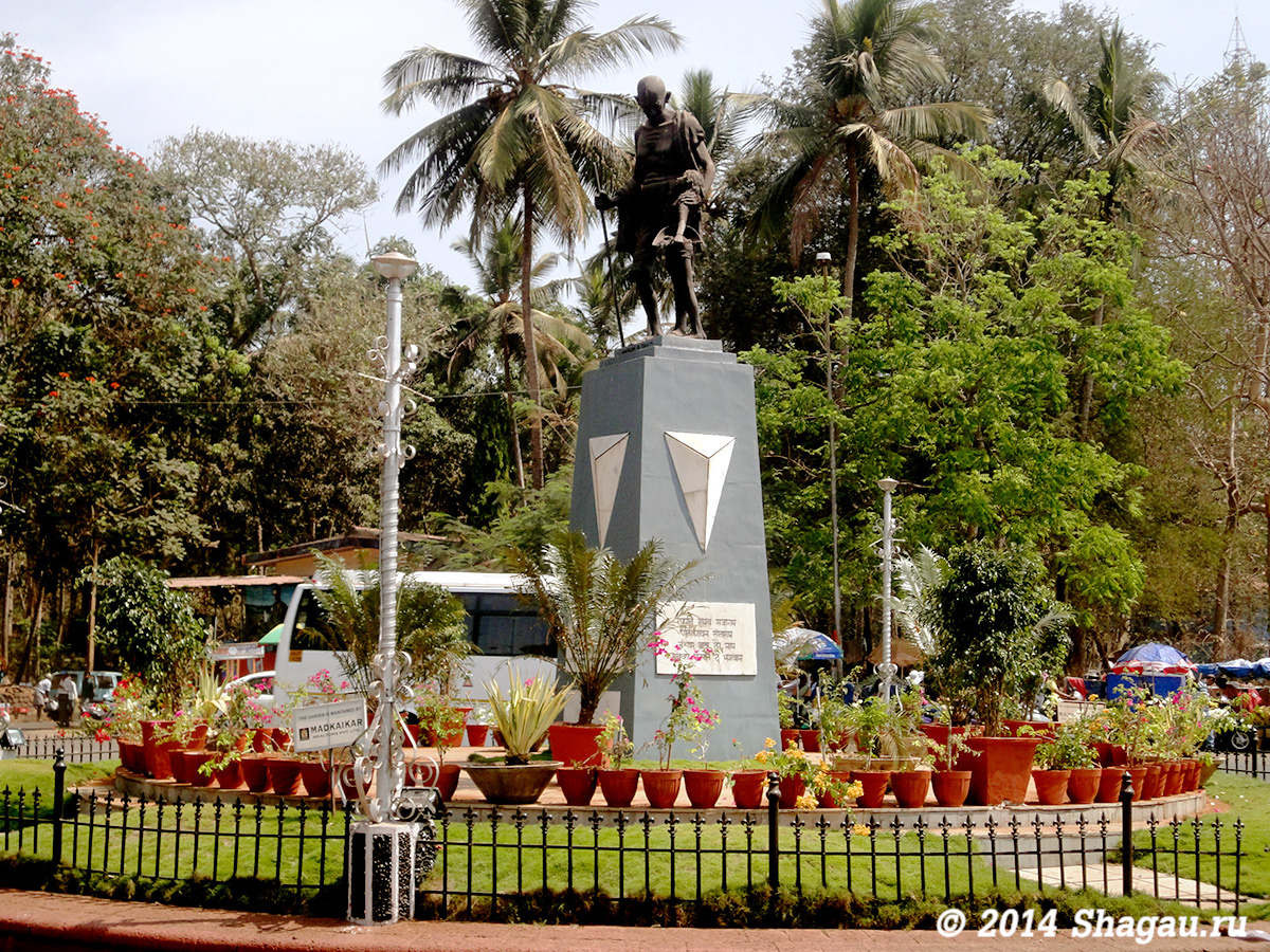 Стела-памятник Ганди