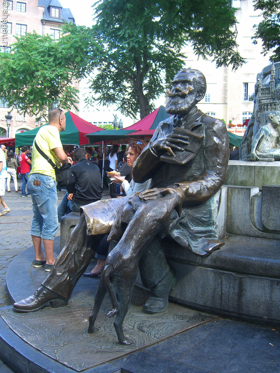 Памятник Шарлю Булсу в Брюсселе