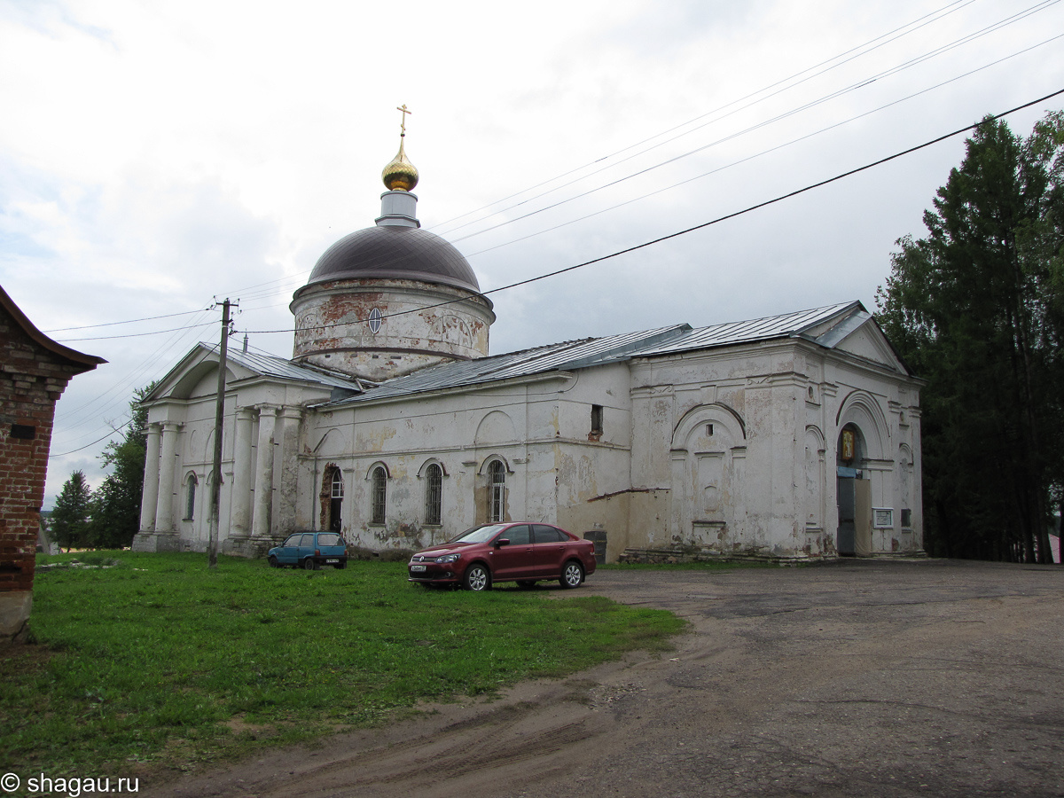 Никольский собор. Построен в 1766 году. В первой половине XIX века перестроен. Колокольня уничтожена в тридцатых годах XX века.