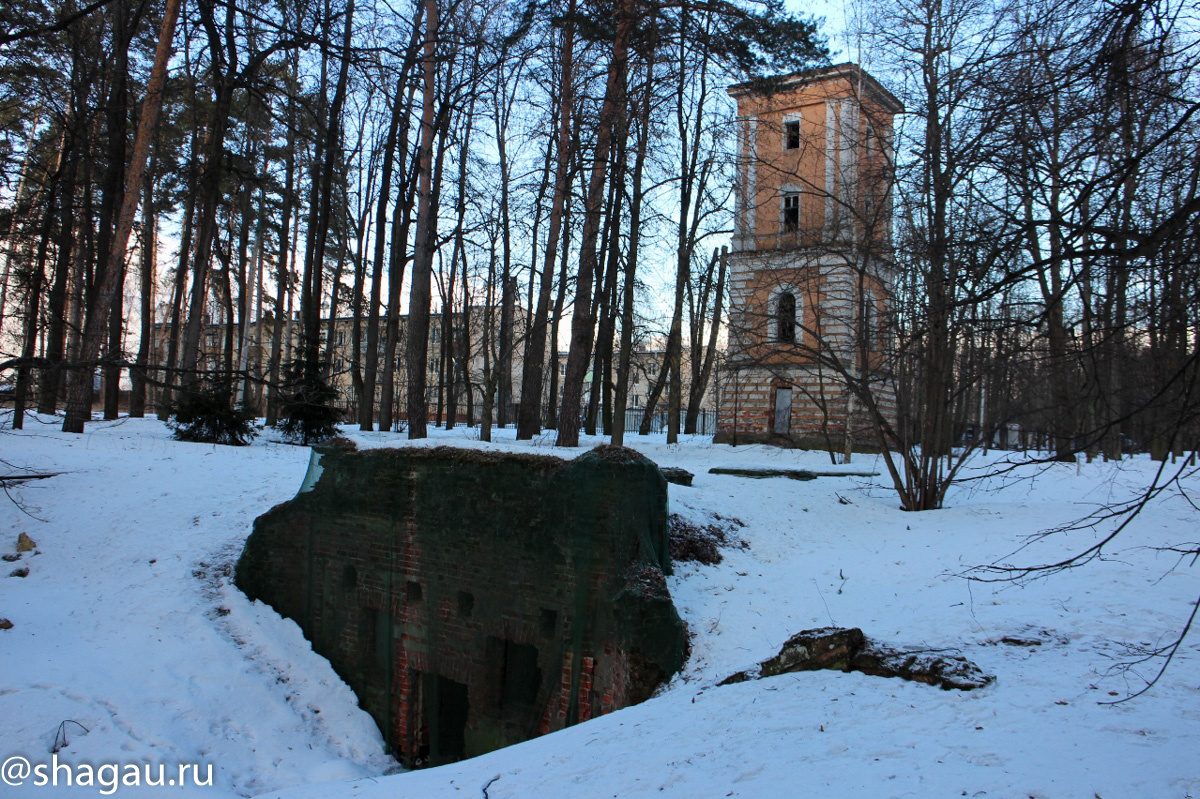 Усадьба Валуево. Грот и башня