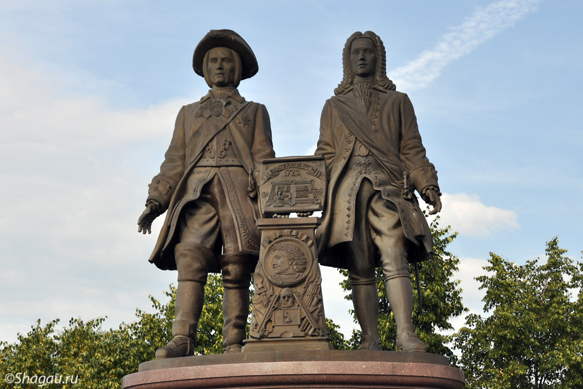 Памятник Татищеву и де Генину