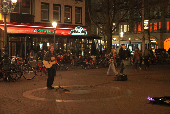 Вечерние перфомансы в Амстердаме