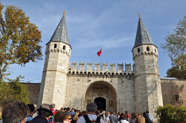 Первый день в Стамбуле: Топкапы, Цистерна Базилика и торговый район Лалели фотография 2