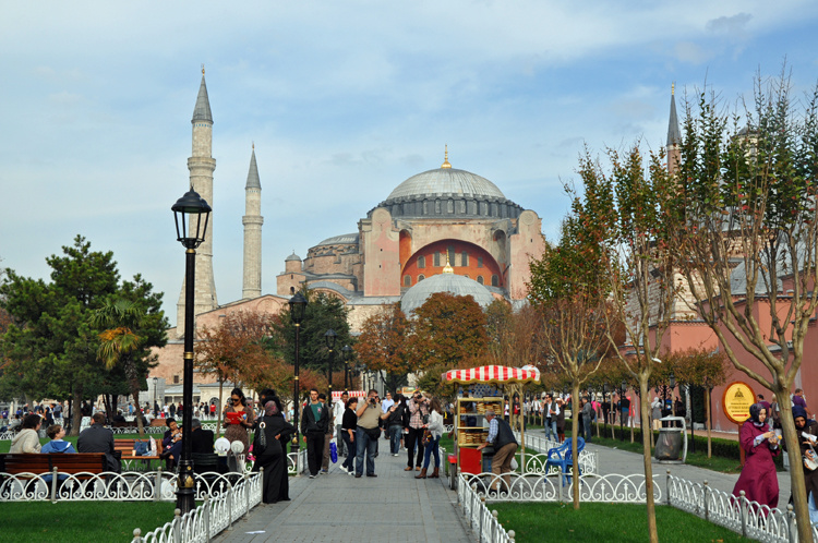 Третий день в Стамбуле: Святая София, Голубая мечеть, музей мозаики, Археологический музей фотография 1