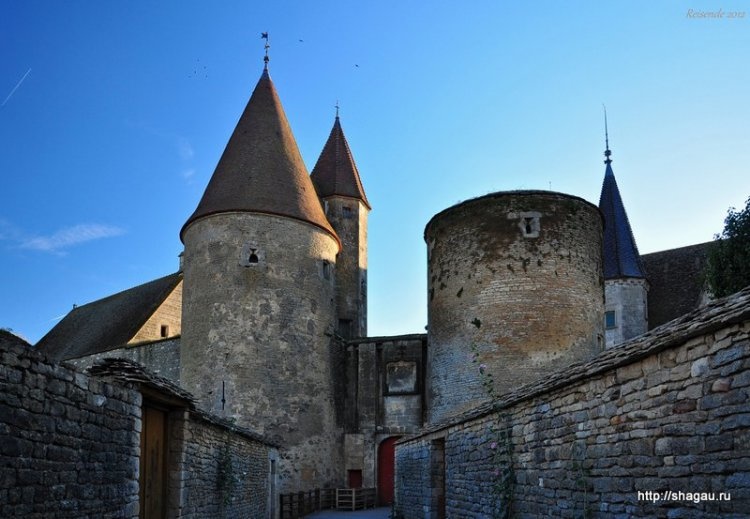 Замки Франции: Замок Шатонёф-ан-Осуа , Ch?teauneuf-en-Auxois фотография 3