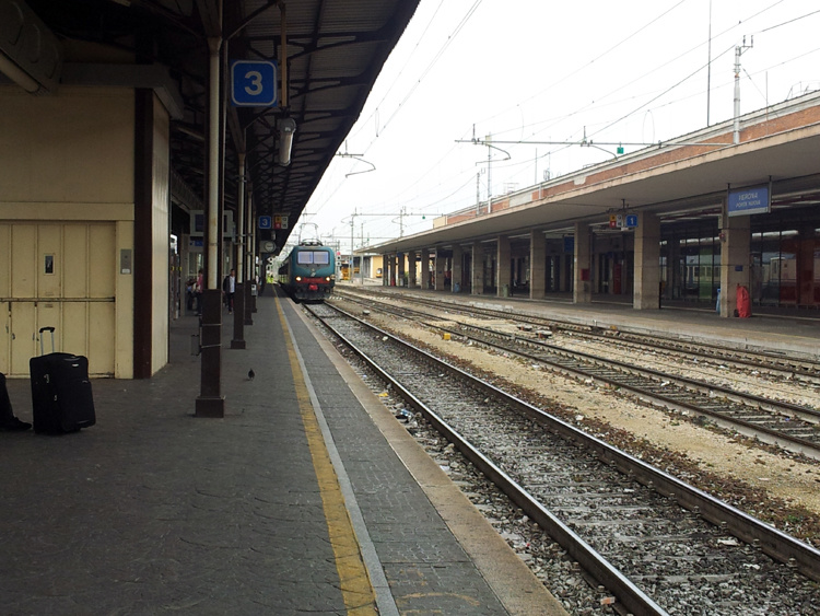 Железнодорожный вокзал Вероны Порто Нуова , Stazione Porta Nuova фотография 2