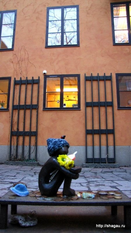 Самыи? маленькии? памятник Стокгольма. Автор: Полина Кузнецова