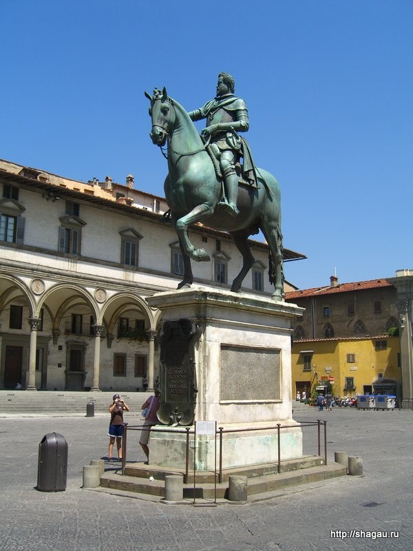 памятник герцогу Фердинанду I Медичи