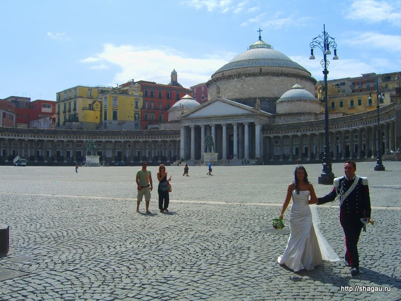Площадь Плебисцит, Неаполь