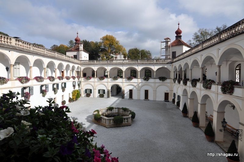 Великолепный двор замка Херберштайн