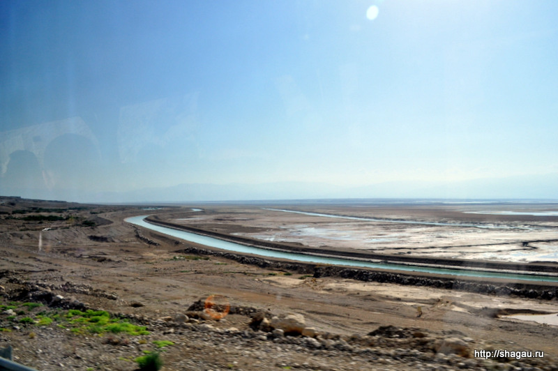 Мертвое море. Канал, которые соединяет две части моря
