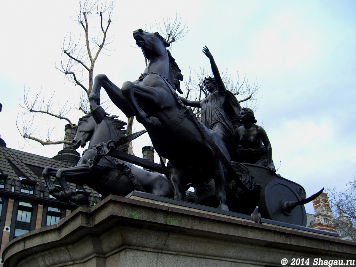 Лондон. Статуя королевы Будикки