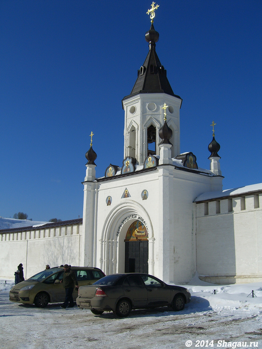 Ворота успенского монастыря в Старице