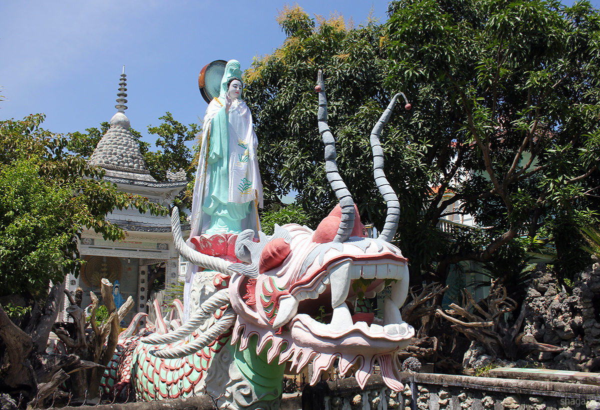 Храм ракушек и лабиринт дракона в Нячанге фотография 9