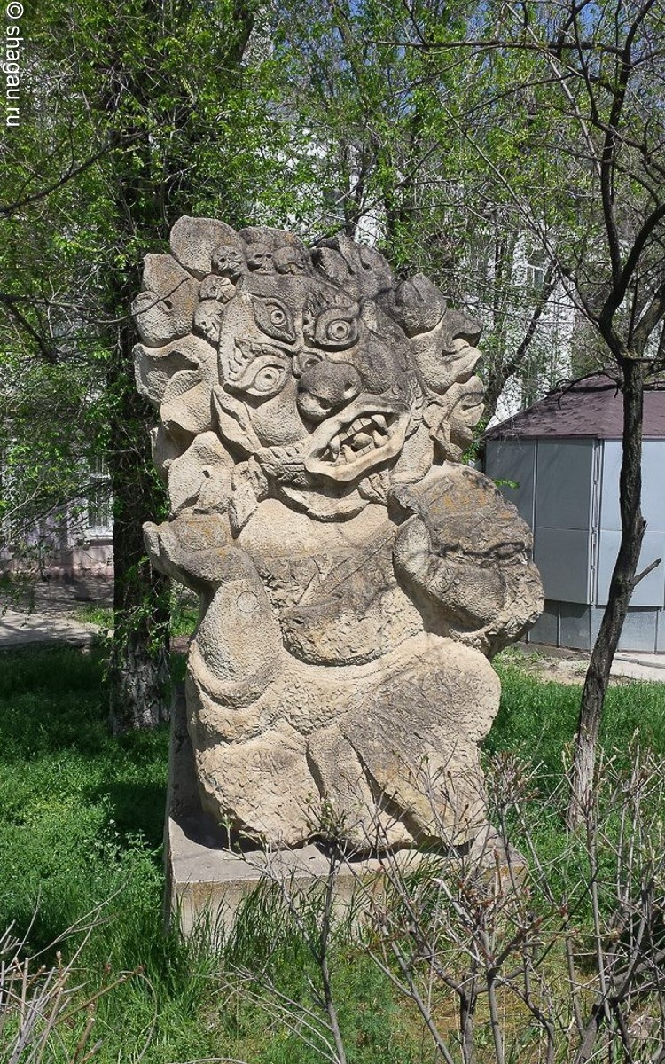 Памятник. Элиста
