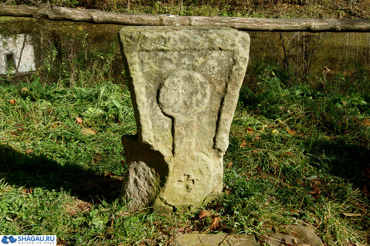 фрагмент каменного креста
