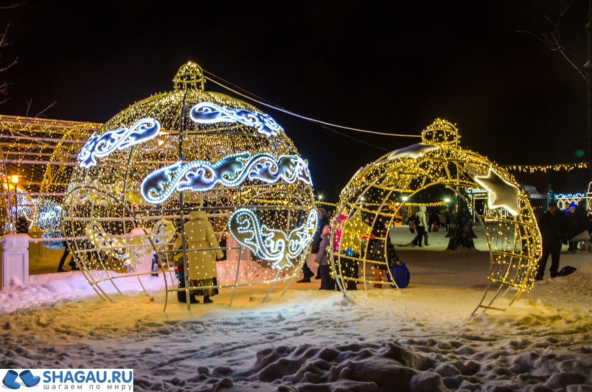 Световые новогодние шары в Казани