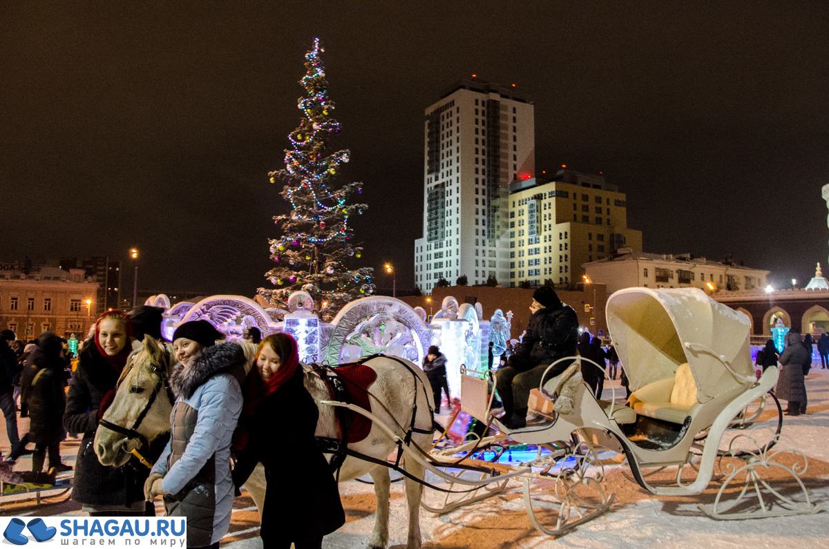Новогодняя площадка около детского театра Казань