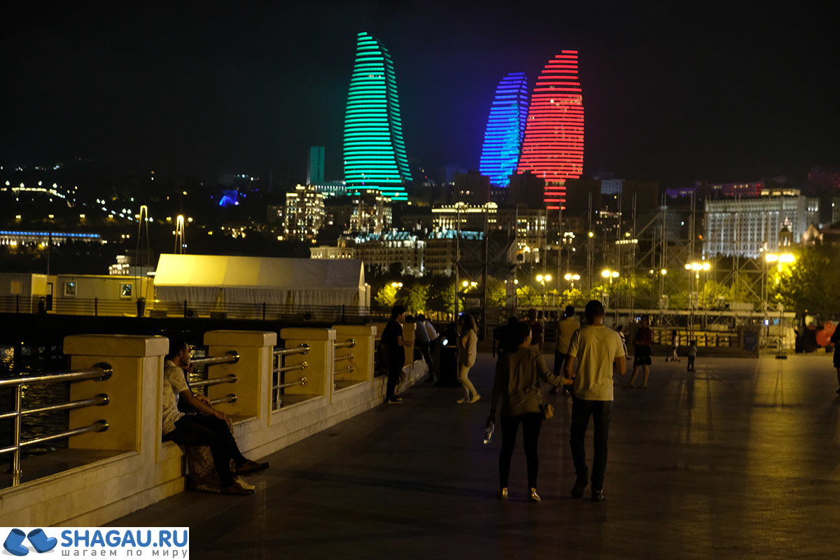 Пламенеющие башни в Баку